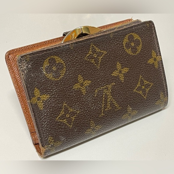 VINTAGE LOUIS VUITTON CLASSIC MONOGRAM KISS LOCK WALLET - Picture 15 of 16